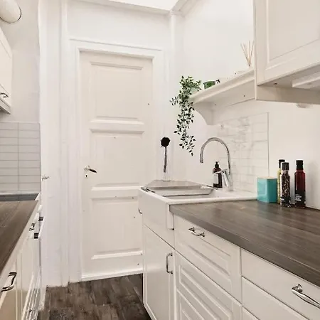 Ks12 - Charming 3br Townhouse *