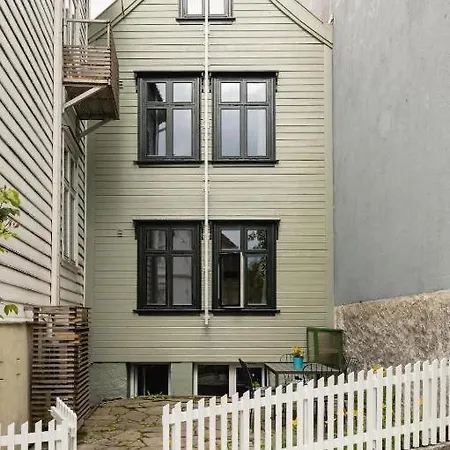 Ks12 - Charming 3br Townhouse Bergen