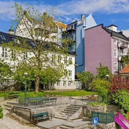 Ks12 - Charming 3br Townhouse Bergen